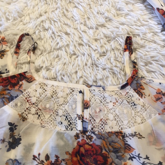 NWT Jolt beautiful top, cold shoulder - Picture 12 of 14